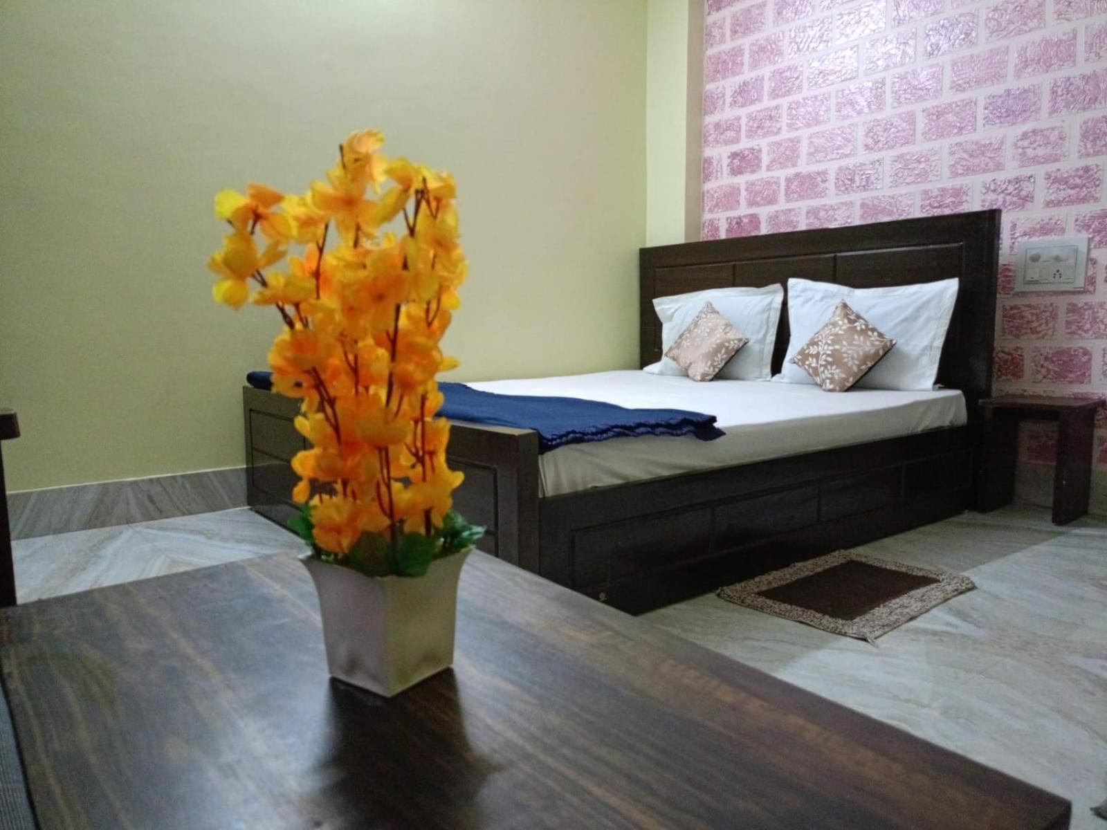 Dubby Indian Hotel Inn ! Пури Екстериор снимка